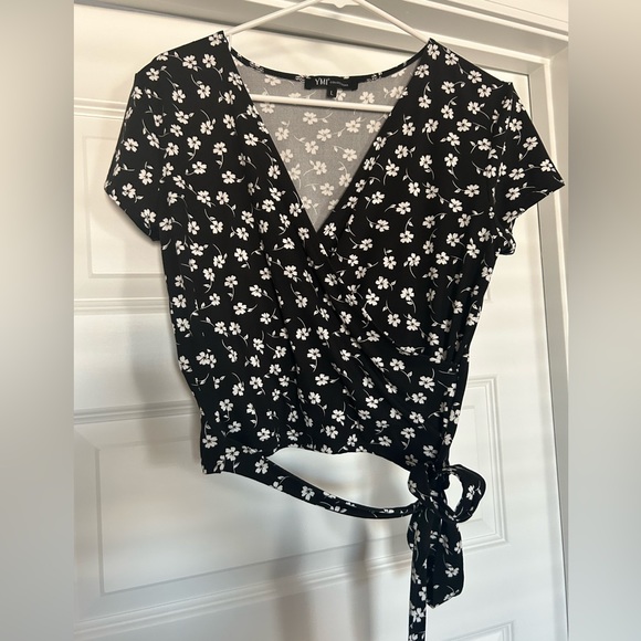 Wrap cropped top - Picture 1 of 3